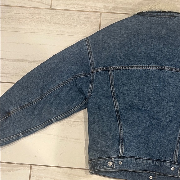 Levi's Denim Jacket with Sherpa Collar - Picture 3 of 7